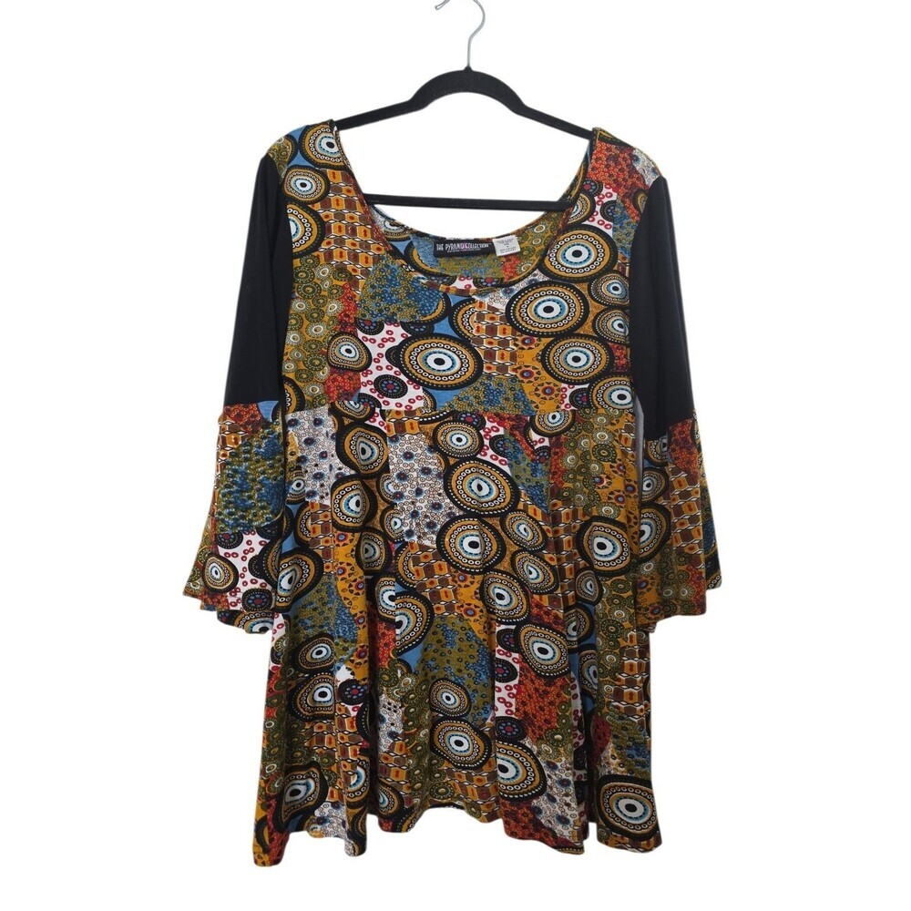 the pyramid collection top Size Medium Bell Sleeves